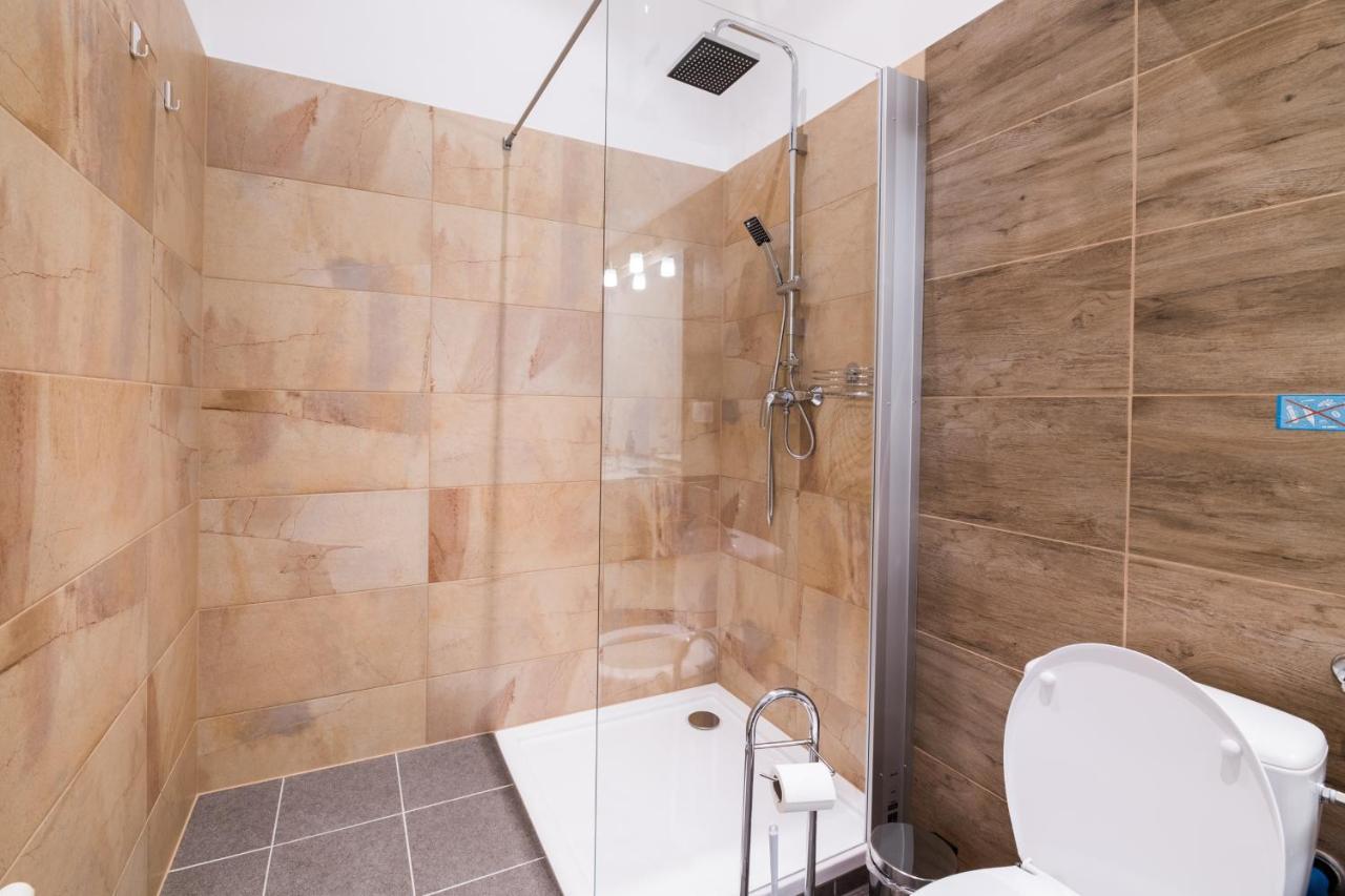 Bed 6-Bed Dormitory Room